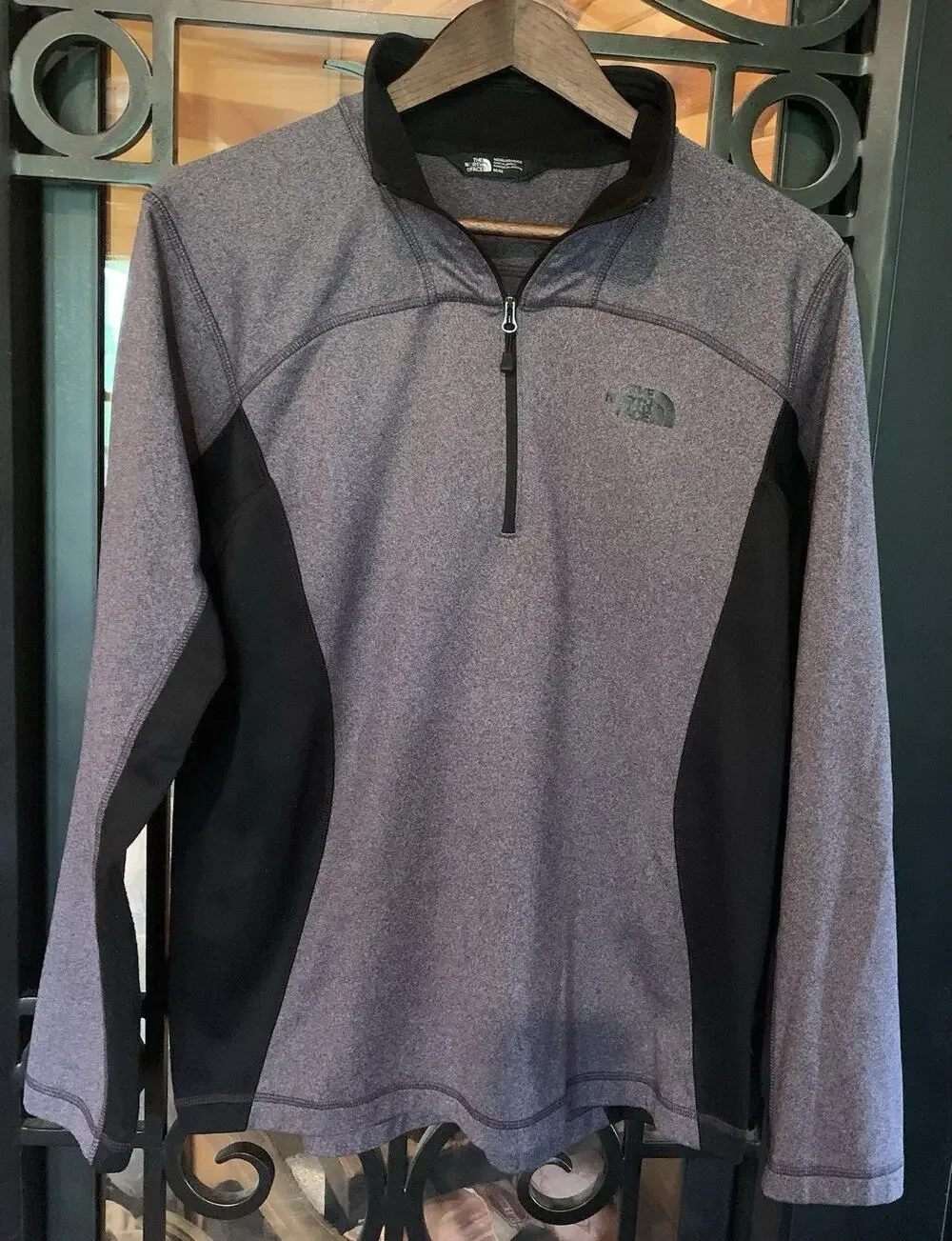 The North Face Men's 1/4 Zip Color Block Pullover Size M Hiking Camping